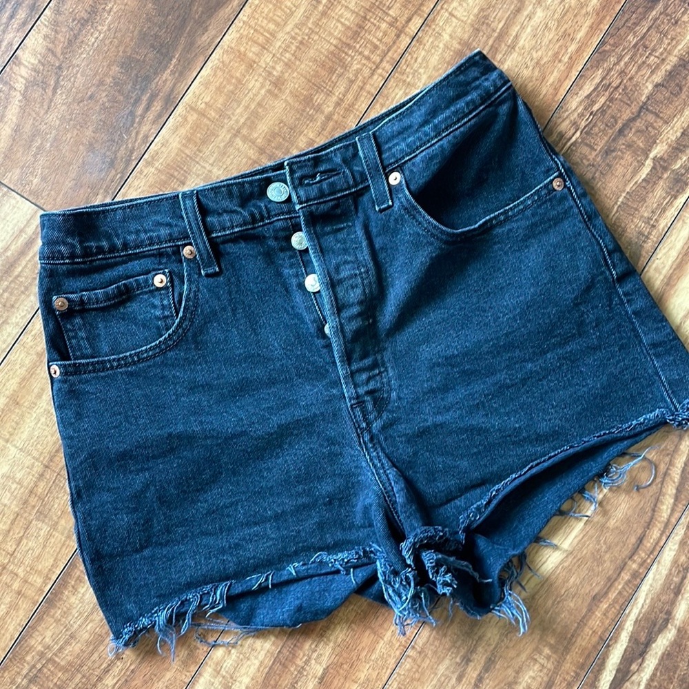 Levi’s Ribcage Shorts, in Black, size 30
